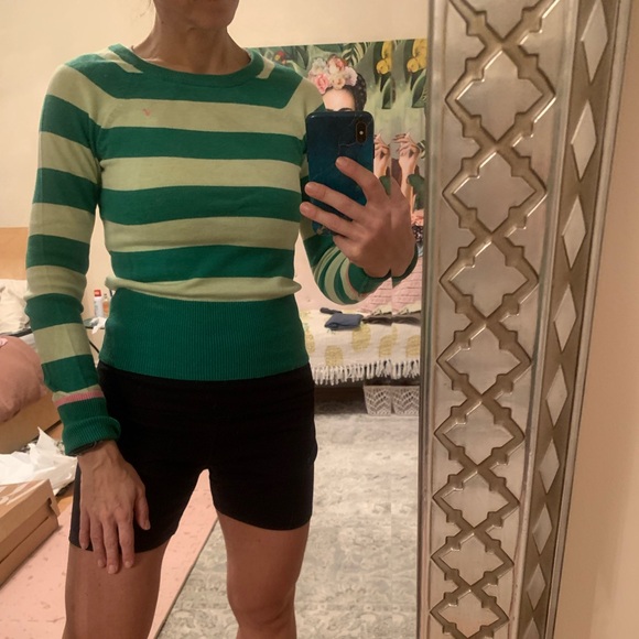 American Eagle - Green 🦖Cream Crew neck women’s top - size Small - Picture 4 of 10